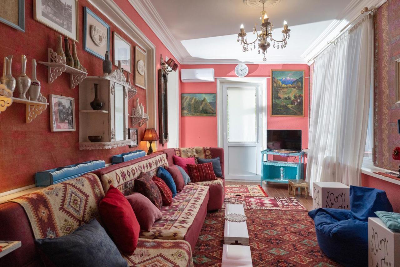 Elia Boutique Hostel & Apart-Hotel Tbilisi Buitenkant foto