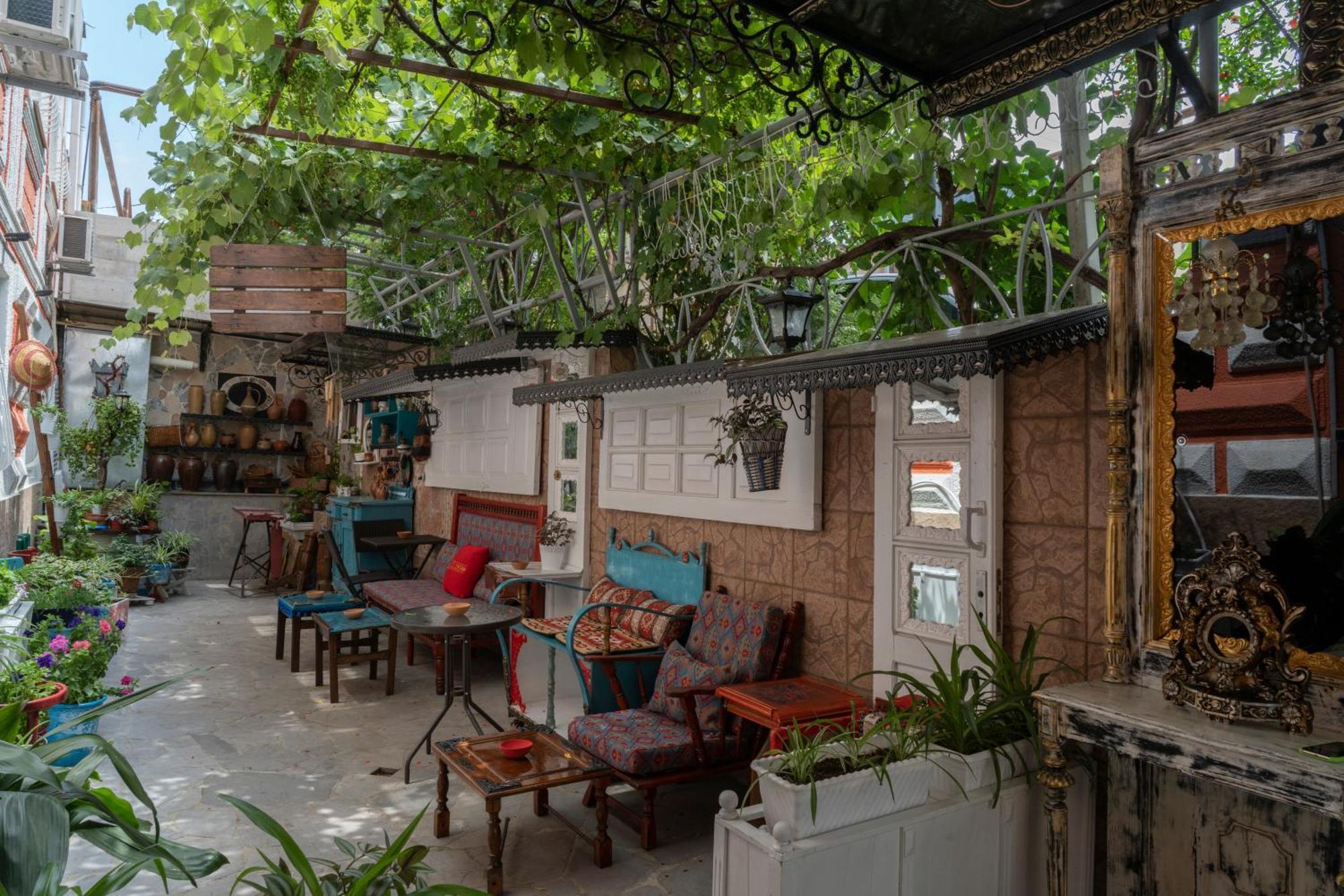 Elia Boutique Hostel & Apart-Hotel Tbilisi Buitenkant foto