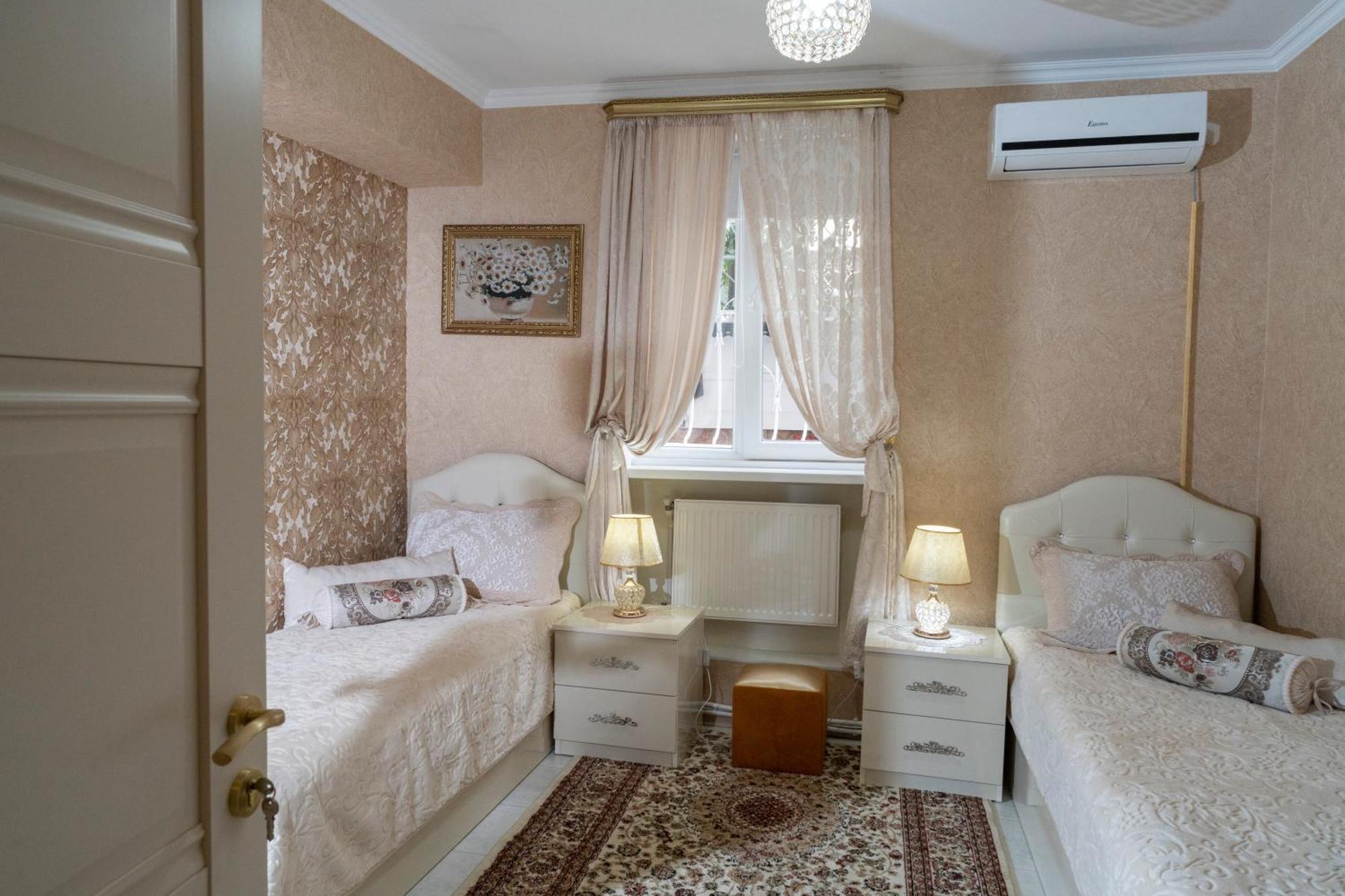 Elia Boutique Hostel & Apart-Hotel Tbilisi Buitenkant foto
